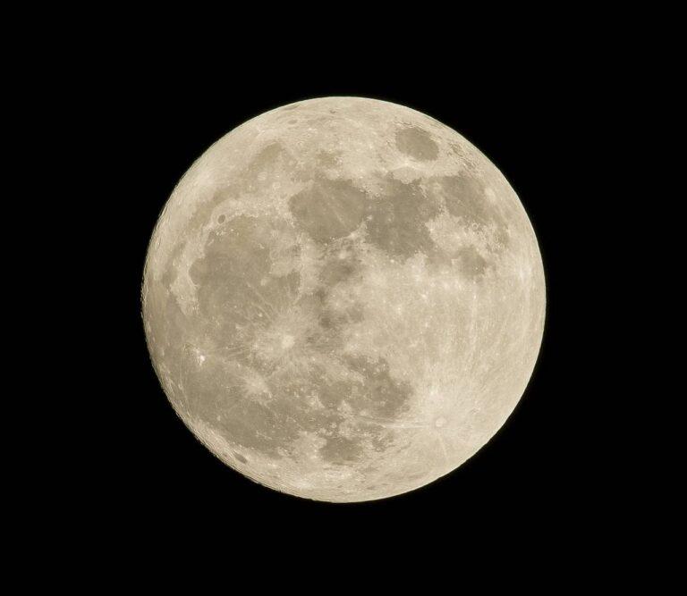 Pourquoi la pleine lune empêche de dormir ?