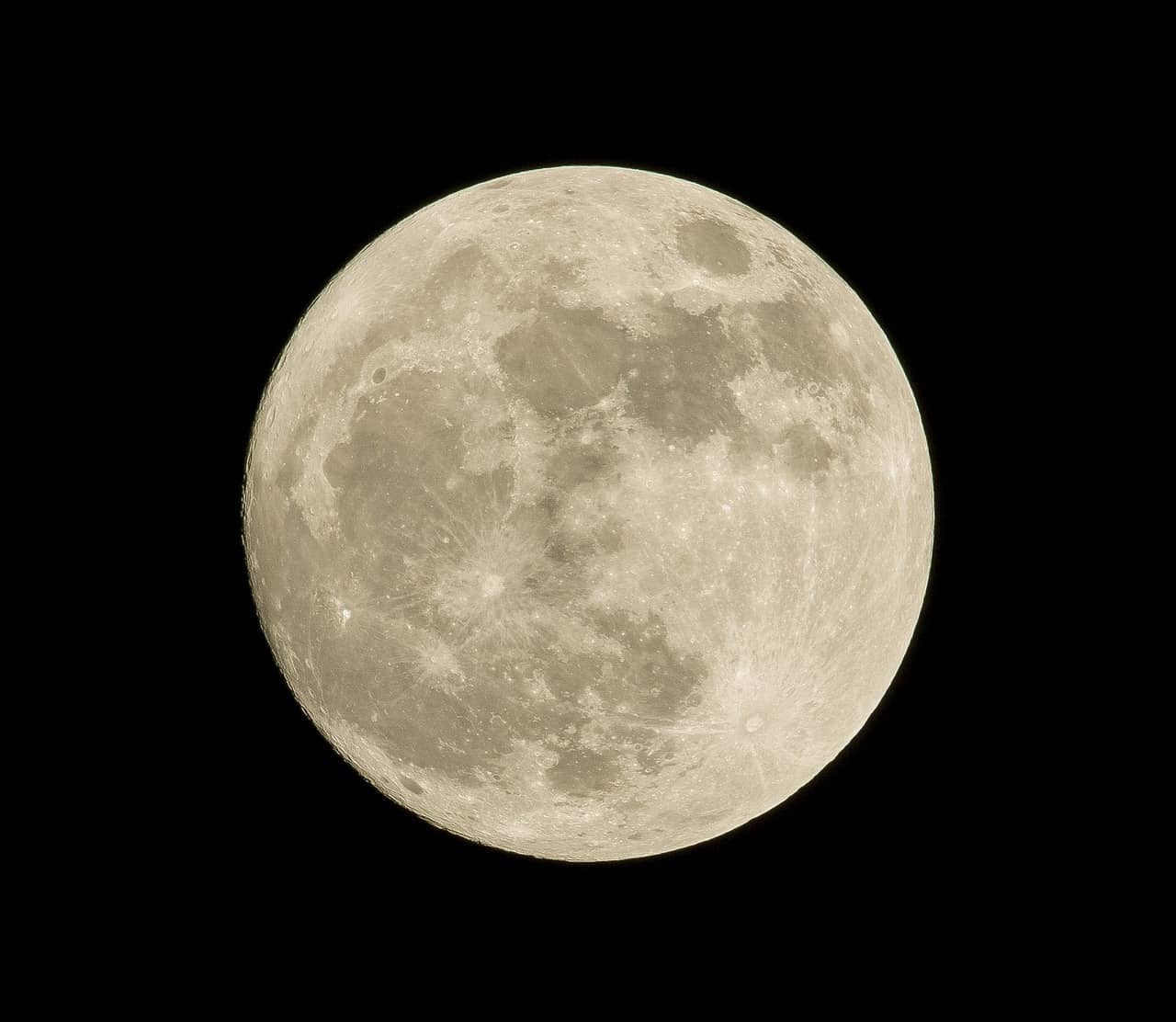 Pourquoi la pleine lune empêche de dormir